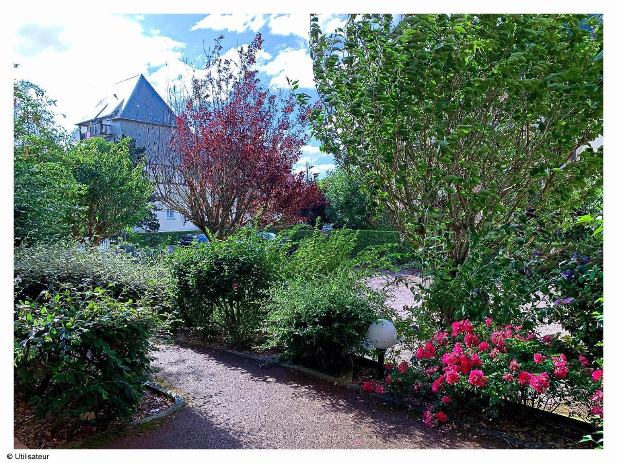 Cabourg, Appartement Plain Pied Avec Terrasse Acces Direct A La Plage Eksteriør bilde