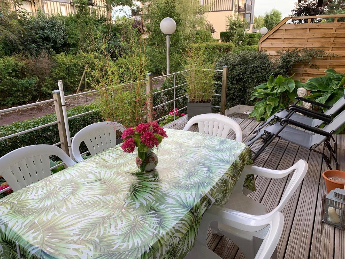 Cabourg, Appartement Plain Pied Avec Terrasse Acces Direct A La Plage Eksteriør bilde